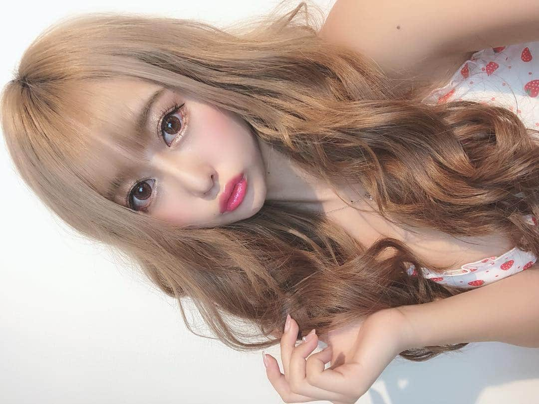 SHIHOさんのインスタグラム写真 - (SHIHOInstagram)「. . 🍓🍓 . . new colour contact♡ . @sensemania_official の ウルフピンクだよ🐺💕🌺 . いつもブラウンばっかりだから ピンクにも挑戦(｀･ω･´)b . . いつもより小さめカラコン🌟 派手すぎないピンクで ウルっとなる感じが好きなの💓 . . #sensemania #センスマニア #ウルフピンク #カラコン」3月15日 23時21分 - cham_pipi