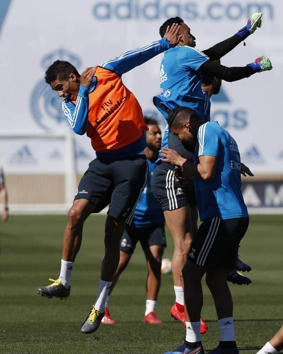 ラファエル・ヴァラーヌさんのインスタグラム写真 - (ラファエル・ヴァラーヌInstagram)「⚽️💥😂」3月15日 23時32分 - raphaelvarane