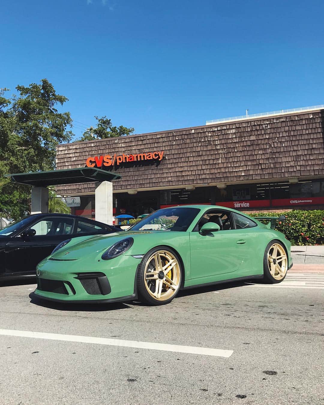 CarsWithoutLimitsさんのインスタグラム写真 - (CarsWithoutLimitsInstagram)「Auratium Green Porsche GT3 🔥Hot or Not💤 Photo @miamiautomotive  #carswithoutlimits #toronto #porschegt3」3月15日 23時25分 - carswithoutlimits