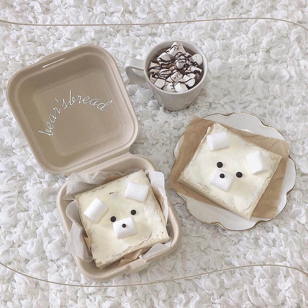 SUCLEさんのインスタグラム写真 - (SUCLEInstagram)「#おうちカフェ﻿ クリームチーズで作ったかわいすぎるシロクマ🐻﻿ ﻿ お弁当箱に入れると、よりかわいくなること間違いなし💓﻿ ﻿ おしゃピクにもぴったりですよね💭﻿ ﻿ ぜひ参考にしてみてください👀﻿ ﻿ photo by @_stlum ﻿﻿﻿ Sucle のBASEにて、Sucleオリジナル巾着ポーチを販売中✨﻿ ﻿ プロフィールのURLかストーリーズのURLからジャンプできるので、ぜひチェックしてみてください👀﻿ ﻿ @sucle_ では紹介する写真を募集中👧🏻﻿﻿ ﻿﻿﻿﻿﻿ ﻿﻿﻿﻿﻿﻿﻿﻿﻿﻿﻿﻿﻿ タグ付けやハッシュタグをつけてくれた投稿からもピックアップした写真をリポストしています！﻿﻿﻿﻿﻿﻿﻿﻿﻿﻿﻿﻿﻿﻿ #sucle をつける か このアカウントをタグ付けして投稿してね📸﻿﻿﻿﻿﻿﻿﻿﻿﻿﻿﻿﻿﻿﻿ ﻿ #おしゃピク #くま #手作りお菓子  #お菓子作り #クリームチーズ #くまさん  #あそび #おうちCafe #カフェ好き #カフェ活 #置き画倶楽部 #置き画くらぶ  #置き画 #おきがくらぶ﻿ #インスタ映え #シュクレ #フォトジェニック #ファッション #お洒落 #かわいい #手作りお菓子 #おしゃれさんと繋がりたい #おしゃれ #お洒落さんと繋がりたい #可愛い #ootd #今日のコーデ﻿﻿ ﻿」3月15日 23時31分 - sucle_