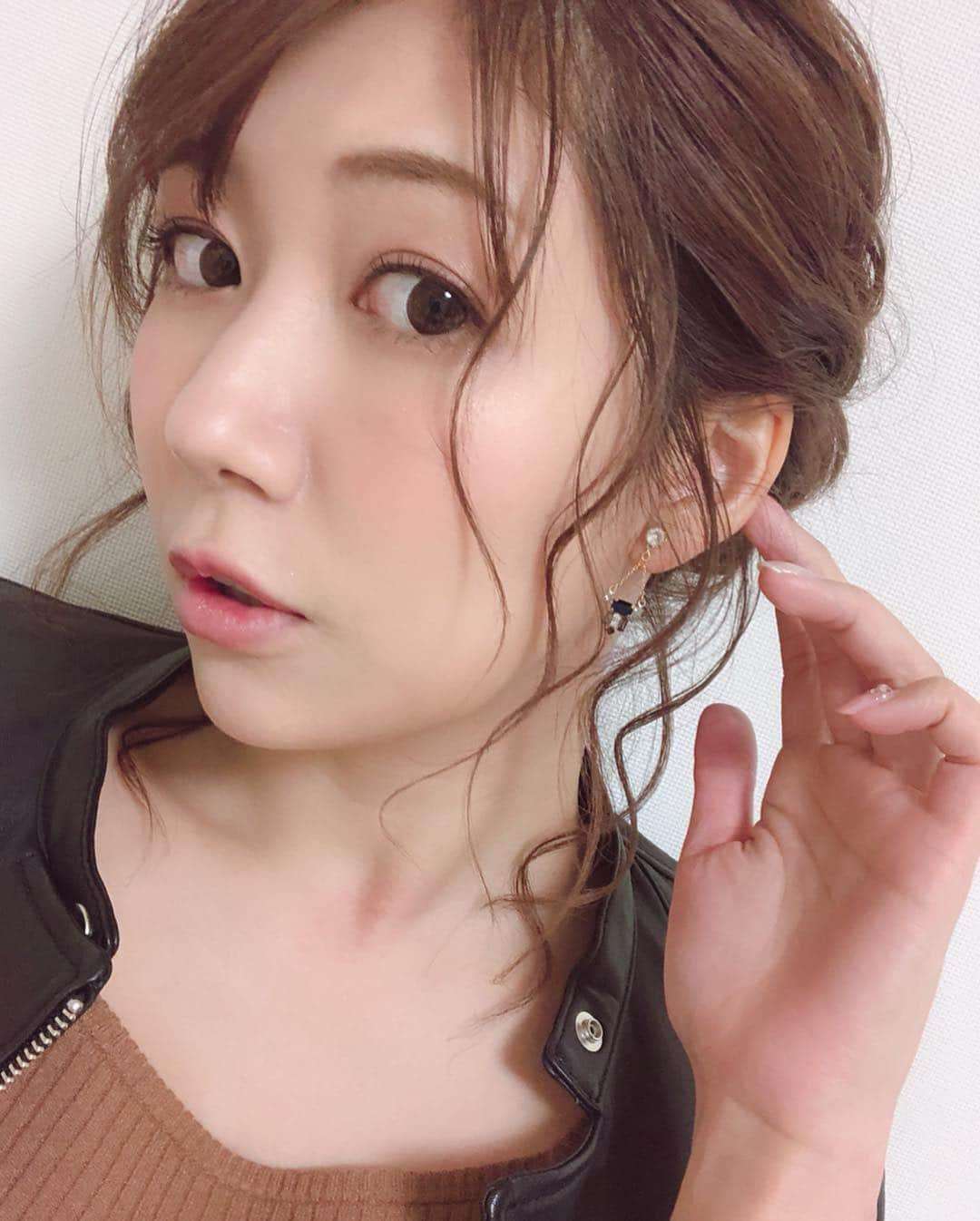 穂川果音さんのインスタグラム写真 - (穂川果音Instagram)「今日のヘアスタイルは、同じみ、かのんヘアです^_^ イヤリング→ @cccm_sbj  #アベプラ #abematv  #weather #weatherforecast #気象予報士 #穂川果音 #instastyle #instahair  #ヘアアレンジ #巻き髪 #hair #hairstyle #hairarrange #ほかのん #hairstyles #イヤリング #hairstyling #おしゃれ #かのんヘア #春コーデ #アップヘア #かのんヘア」3月15日 23時35分 - hokawakanonn