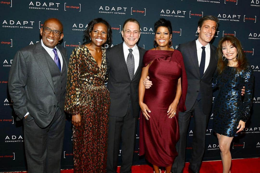 スーザン・ルッチさんのインスタグラム写真 - (スーザン・ルッチInstagram)「Last night in NY— so happy to present TONY DANZA with the Haussmann Humanitarian Award—SO well-deserved!!! The Adapt Community Network—formerly United Cerebral Palsy of NY continues to do such important and inspiring, uplifting work for those among us with differing abilities👍👍👍👍❤️❤️❤️❤️🌈🌈🌈🌈 I am so honored to have been included.  Tony created the PAL Cops and Kids Chorus—they performed at the event last night and they brought the house down!!! @adaptwechange @tonydanza #cipriani」3月15日 23時37分 - therealsusanlucci