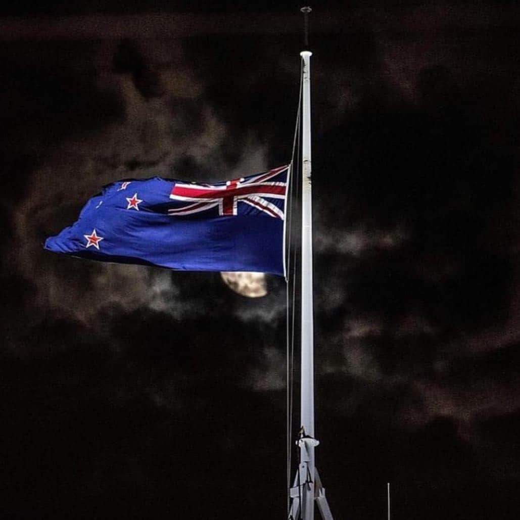 ケアリー・ハートさんのインスタグラム写真 - (ケアリー・ハートInstagram)「Waking up to the news of what happened in #NewZealand and it’s heart breaking. I got to spend just a couple weeks there last winter and fell in love with the country and the people. My heart goes out to everyone affected by this awful and disgusting hate crime. No one should die over the color of their skin, or their religion. This hate is getting out of control.」3月15日 23時38分 - hartluck