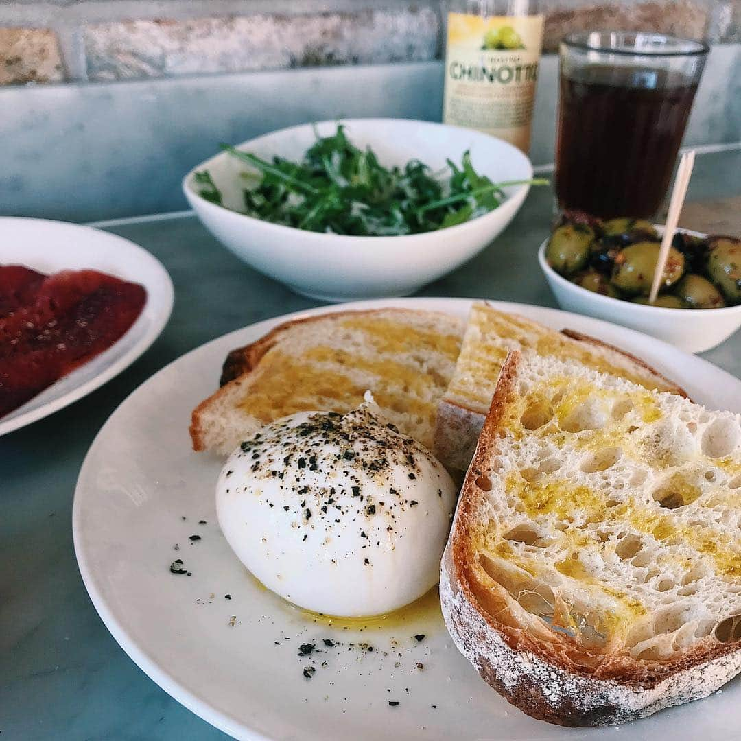 Eat With Steph & Coさんのインスタグラム写真 - (Eat With Steph & CoInstagram)「This is how I’m going to treat myself for Friday. With a sexy burrata. How about you guys? 💛 @emiliaspasta #friyay #pasta #burrata #fresh #italianfood #italian #friday #treatyoself #yum」3月15日 23時44分 - eatwithsteph_ldn