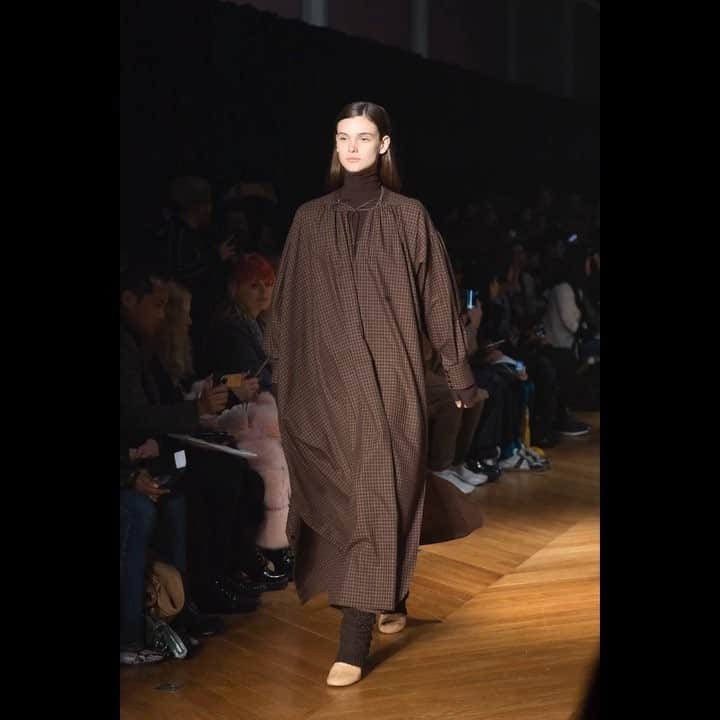 のインスタグラム：「#parisfashionweek  #aw19  #pfw  #beautifulpeople  @beautifulpeople_officialsite  #headmakeupartist by @kenjitoyota_hair_makeup  #headhairstylist by @kenjitoyota_hair_makeup  @shiseido_hma」