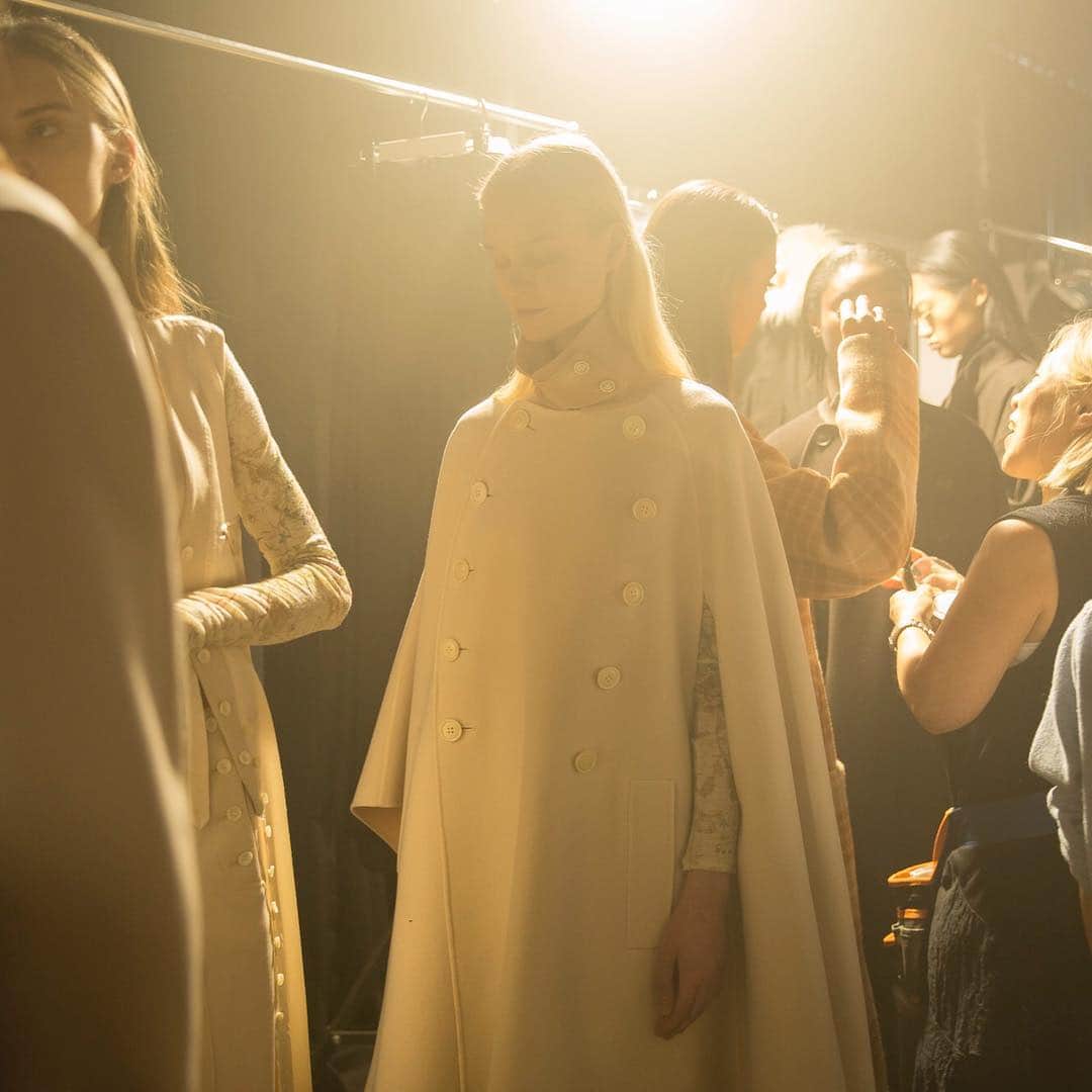 のインスタグラム：「#parisfashionweek  #aw19  #pfw  #beautifulpeople  @beautifulpeople_officialsite  #headmakeupartist by @kenjitoyota_hair_makeup  #headhairstylist by @kenjitoyota_hair_makeup  @shiseido_hma」