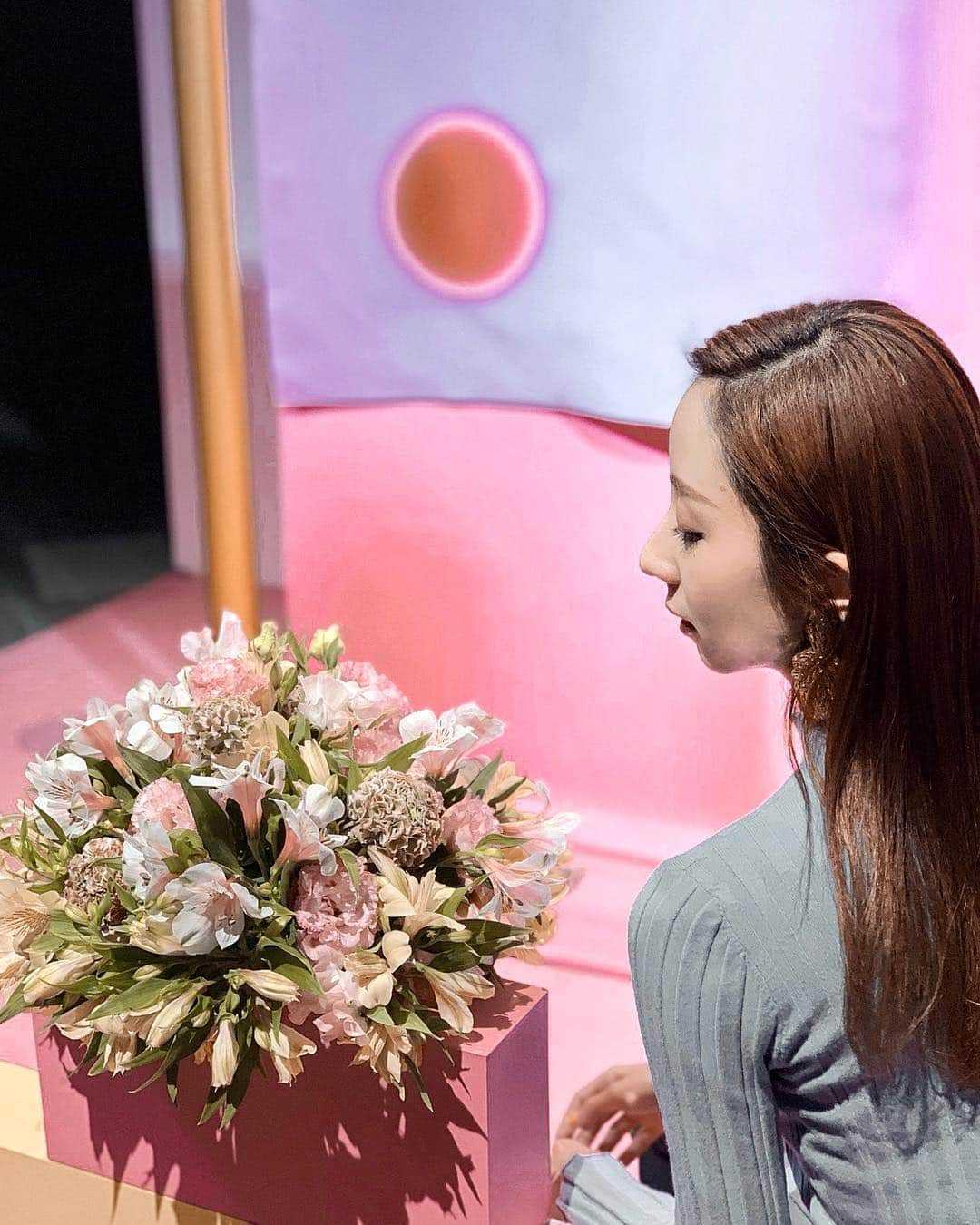 神林真里さんのインスタグラム写真 - (神林真里Instagram)「MUSEUM of FRAGRANCE💐💐﻿ ﻿ ﻿ ﻿ ﻿ 花王さんからのご招待で﻿ 嗅ぐアート展 MUSEUM of FRAGRANCE に遊びに行ってきたよ！﻿ ﻿ 今話題のアーティストさんたちによる5つのアート空間と香りが体験できるの！﻿ ﻿ いい香りであふれてた~~😍😍﻿ ﻿ お気に入りの空間を伝えるとそのフレアフレグランスを貰えるよ✌️✌️﻿ ﻿ ﻿ ﻿ 表参道ヒルズで3/17(日)まで開催しているので、﻿ 週末のおでかけに是非行ってみてくださいね😌💓﻿ ﻿入場料無料だよ🆓 ﻿ ﻿ ﻿ ﻿ ﻿ ﻿ ﻿ ﻿ ﻿ ﻿ ﻿ ﻿ ﻿ ﻿ ﻿ ﻿  #嗅ぐアート #MuseumofFragrance #フレアフレグランス #PR #香り #表参道ヒルズ #柔軟剤 #柔軟剤好き #女子力 #モテ #癒し #フォトジェニック #インスタ映え #週末おでかけ #花のある暮らし #omotesandohills #softener #floral #instaart」3月15日 23時58分 - maripo_jp