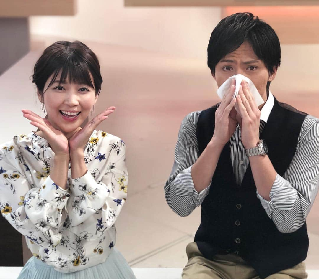 フジテレビ「THE NEWS α」さんのインスタグラム写真 - (フジテレビ「THE NEWS α」Instagram)「今日のアルファでは、国民病ともいえる花粉症に企業も対策！？ を、お伝えします！  写真は、花粉症に苦しむ安宅とノーダメージで春を満喫する竹内です。  #primenewsα#フジテレビ#fujitv#ニュース#椿原慶子#竹内友佳#内野泰輔#鈴木唯#安宅晃樹」3月15日 23時59分 - news_alpha