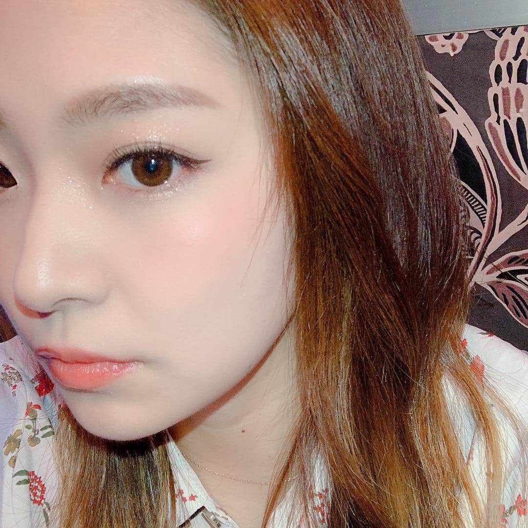 のインスタグラム：「eyelash salon『It #405』（@it_405）にて、まつエクお直し☺️❤️ 今回は初めて #フラットラッシュ にしてみたんだけど、柔らかくて軽いし、付け心地がすごくいい〜😳 10㎜で真ん中だけ11㎜にしてもらいました！  まいちゃん（ @it405_mai） いつもありがとう😍  しかも、割引もして頂けちゃうみたいです🤔✨ ✩新規 フルカラー120本5700円⏩5300円 ✩新規 フルカラー付け放題7500円⏩7000円  気になる方はぜひ行ってみてね！  #宮脇詩音 #it405 #eyelash #まつ毛エクステ #カラーエクステ #目黒 #salon #まつエク #japan #like4like #シェアザハッピー #makeup #instagood #instamakeup #me #フラットラッシュ #まつ毛エクステサロン」