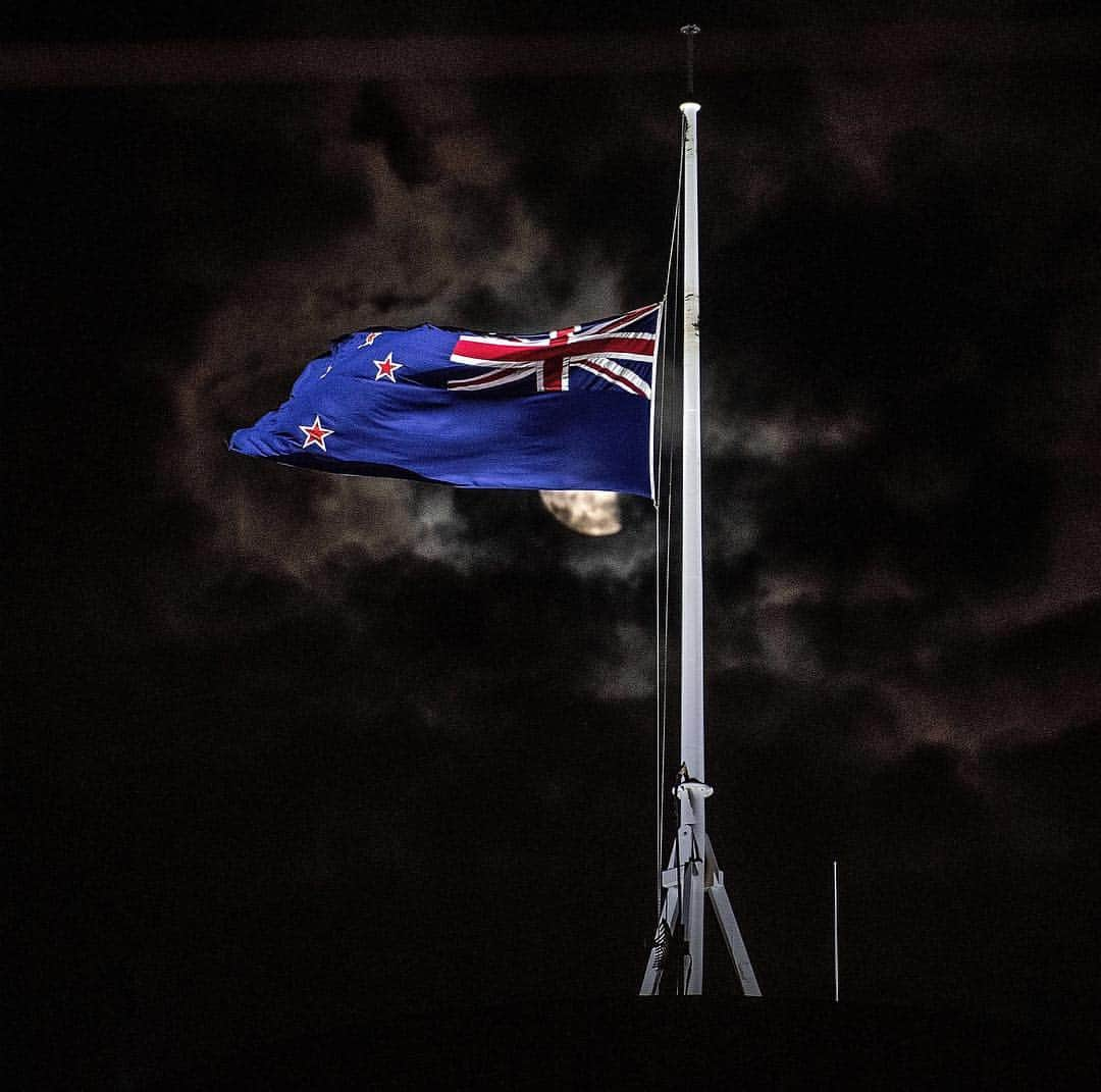 CNNさんのインスタグラム写真 - (CNNInstagram)「The New Zealand flag flies at half-staff on a Parliament building in Wellington after dozens of people were killed and many others were injured Friday when a gunman attacked two mosques in Christchurch, New Zealand. A man in his late 20s has been charged with murder and three other people were also arrested in the immediate aftermath. (📸: Marty Melville/AFP/Getty Images)」3月15日 23時53分 - cnn