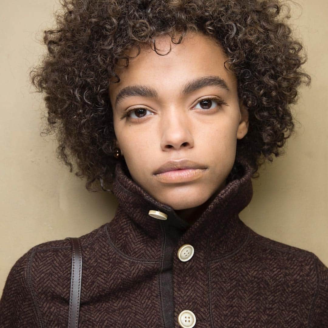 のインスタグラム：「#parisfashionweek  #aw19  #pfw  #beautifulpeople  @beautifulpeople_officialsite  #headmakeupartist by @kenjitoyota_hair_makeup  #headhairstylist by @kenjitoyota_hair_makeup  @shiseido_hma  #photo  by @ayumihase」