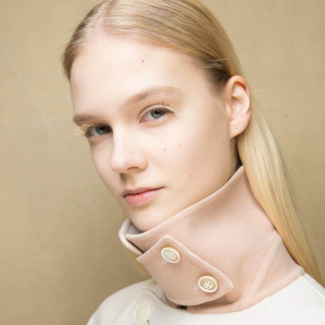 のインスタグラム：「#parisfashionweek  #aw19  #pfw  #beautifulpeople  @beautifulpeople_officialsite  #headmakeupartist by @kenjitoyota_hair_makeup  #headhairstylist by @kenjitoyota_hair_makeup  @shiseido_hma  #photo  by @ayumihase  @shiseido #visiblefeelsinvisible  #beautyreimagined」