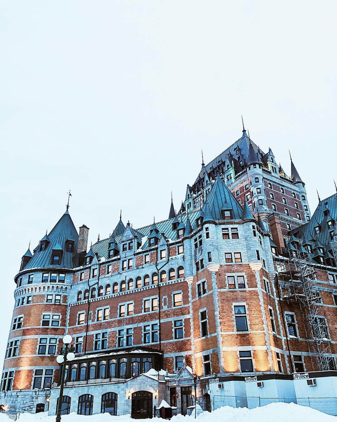 アン・カーティスのインスタグラム：「Missing beautiful Quebec 🏰. . BUT I am very excited to see everyone here in Toronto. Hope to see you TOMORROW, 7:30pm at The Meeting House in Oakville! Get your tickets at www.annekulittoronto.com . Then on Sunday I’ll be in WINNIPEG at The Centennial Concert Hall! 🏰 See ya guys there!」