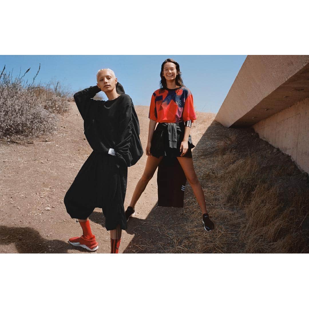 ワイスリーさんのインスタグラム写真 - (ワイスリーInstagram)「Y-3 Logo Cap and Y-3 Sweatshirt. Swipe for more looks.​ Y-3 Spring Summer 2019.​ 📷: @angelopennetta​  Styling: @haleywollens​ --- ​#adidas #Y3 #YohjiYamamoto ​ Discover the collection at Y-3.com」3月15日 23時58分 - adidasy3