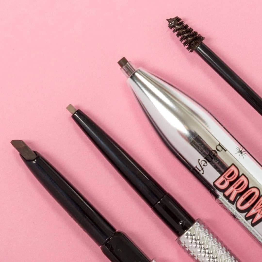 のインスタグラム：「Double tap if you spot your ride-or-die brow bestie! 💕 #benefitbrows #benefit #beauty . . . 📷 Image Description: Benefit brow products Precisely my brow pencil, Goofproof brow pencil, Brow contour pro and gimme brow on a pink background」