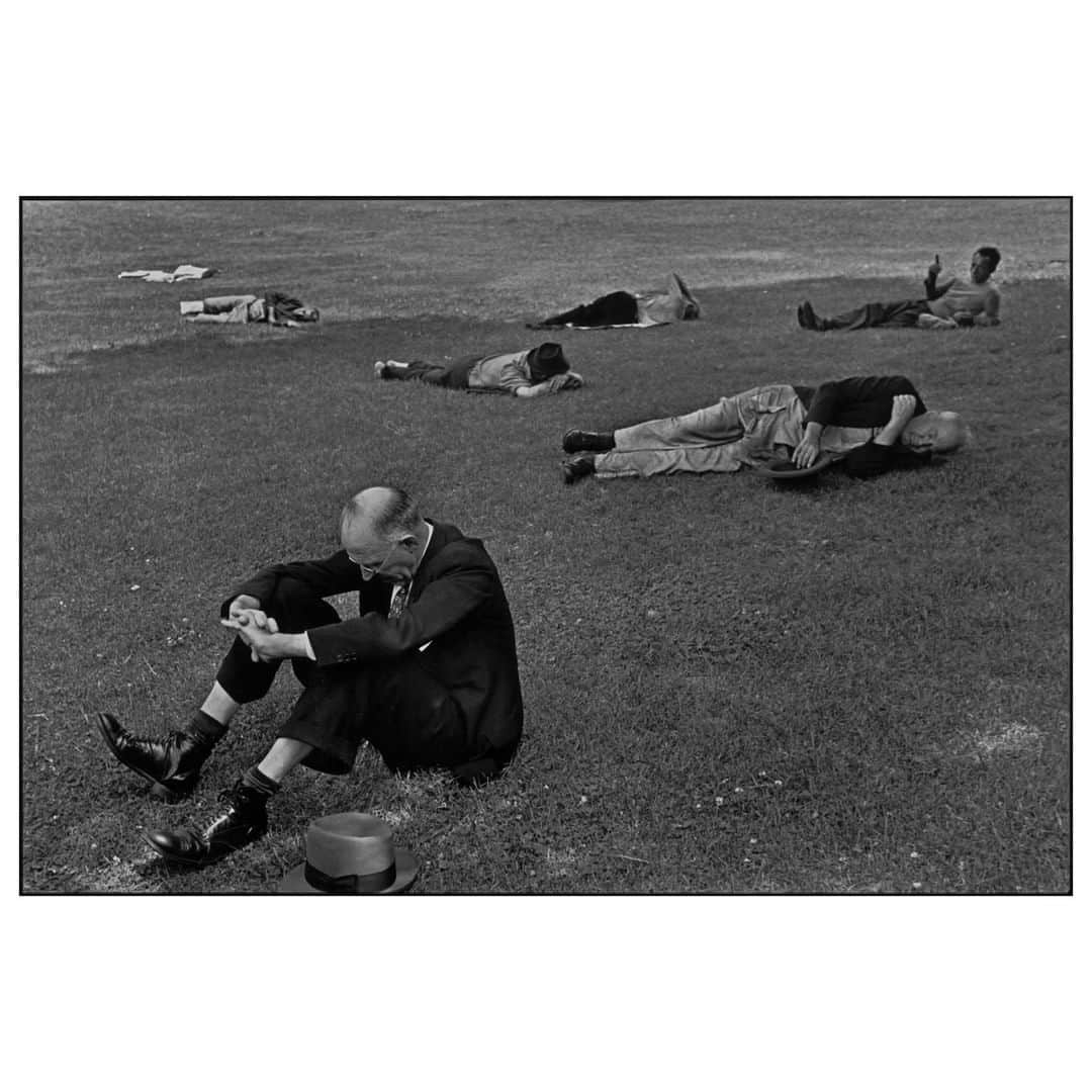 Magnum Photosさんのインスタグラム写真 - (Magnum PhotosInstagram)「From the archive: Boston, Massachusetts. USA. 1947. . © #HenriCartierBresson/#MagnumPhotos .  @fondationhcb#WorldSleepDay #CartierBresson」3月16日 0時00分 - magnumphotos