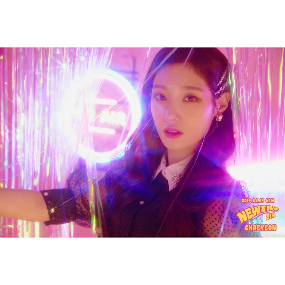 DIAさんのインスタグラム写真 - (DIAInstagram)「[📣] 💎DIA 5th MINI ALBUM💎 'NEWTRO' CONCEPT PHOTO  #다이아 #DIA #NEWTRO #COMEBACK #20190319_6PM #채연 #CHAEYEON #우와 #CONCEPTPHOTO #COMINGSOON」3月16日 0時02分 - mbk.dia