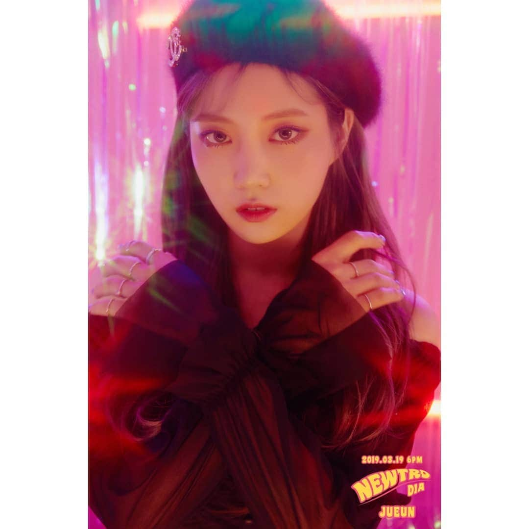 DIAさんのインスタグラム写真 - (DIAInstagram)「[📣] 💎DIA 5th MINI ALBUM💎 'NEWTRO' CONCEPT PHOTO  #다이아 #DIA #NEWTRO #COMEBACK #20190319_6PM #주은 #JUEUN #우와 #CONCEPTPHOTO #COMINGSOON」3月16日 0時02分 - mbk.dia