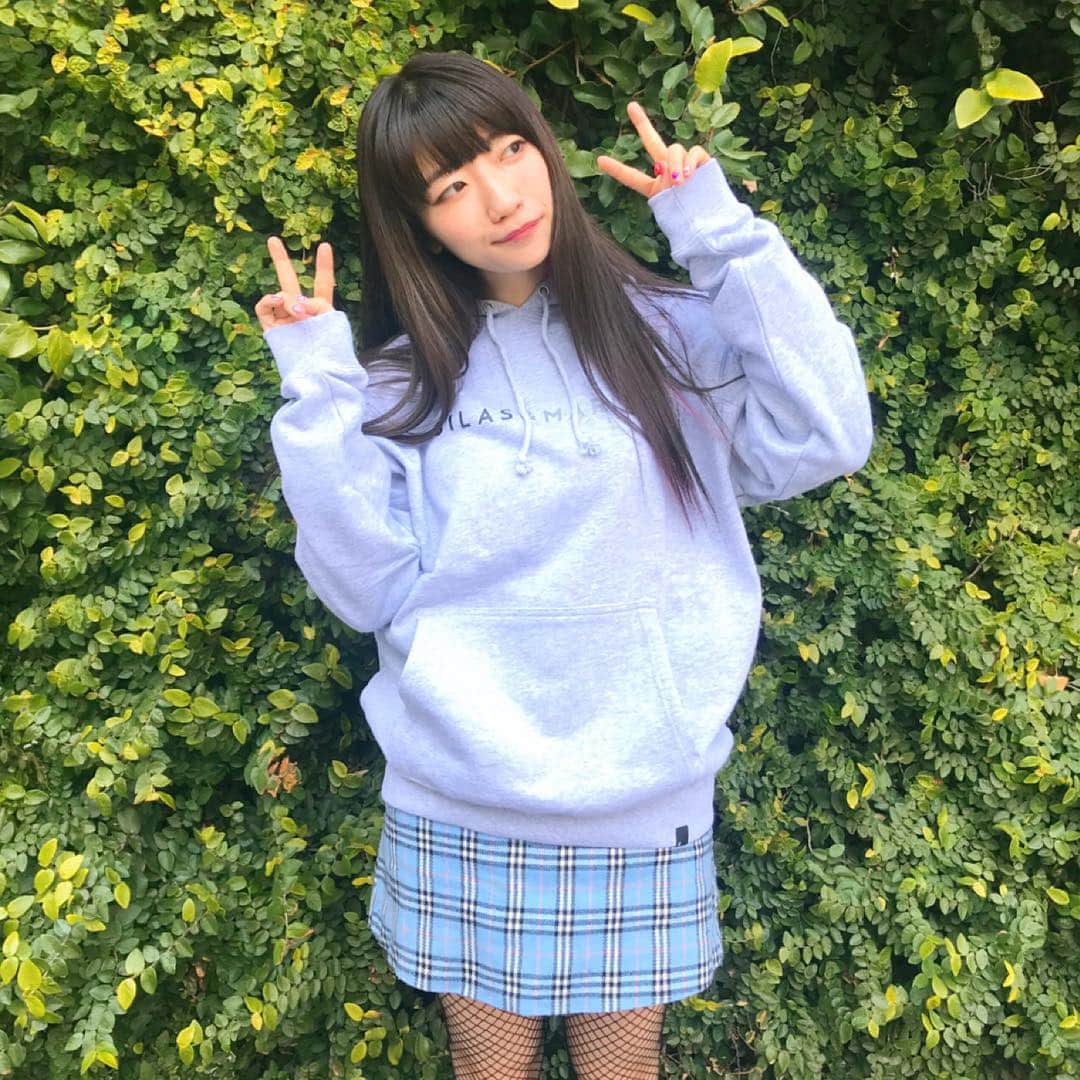 ぱいぱいでか美のインスタグラム：「SILAS、カジュアルなのに品があって好き♡ ꙳ #silas #exhibition  #hoodie #silasandmaria  #俺はインスタグラマーになりてぇ ꙳ MILKFED.の展示会のときに SILASの展示会も同時に見させて頂いたんだけど シンプルさとかさり気ないデザイン全部可愛くて超笑顔になってしまいました。笑 SILAS&MARIAのロゴがグラデーションになってるの可愛すぎる！ このパーカーめちゃくちゃ着てます最近。 丈感も可愛かろう。 . #俺はインスタグラマーになりてぇ とは私服載せる時とかインスタグラマーみたいな投稿するのに照れがあるぱいぱいでか美が照れ隠しで使っているハッシュタグです。 照れてる人は使ってください。」
