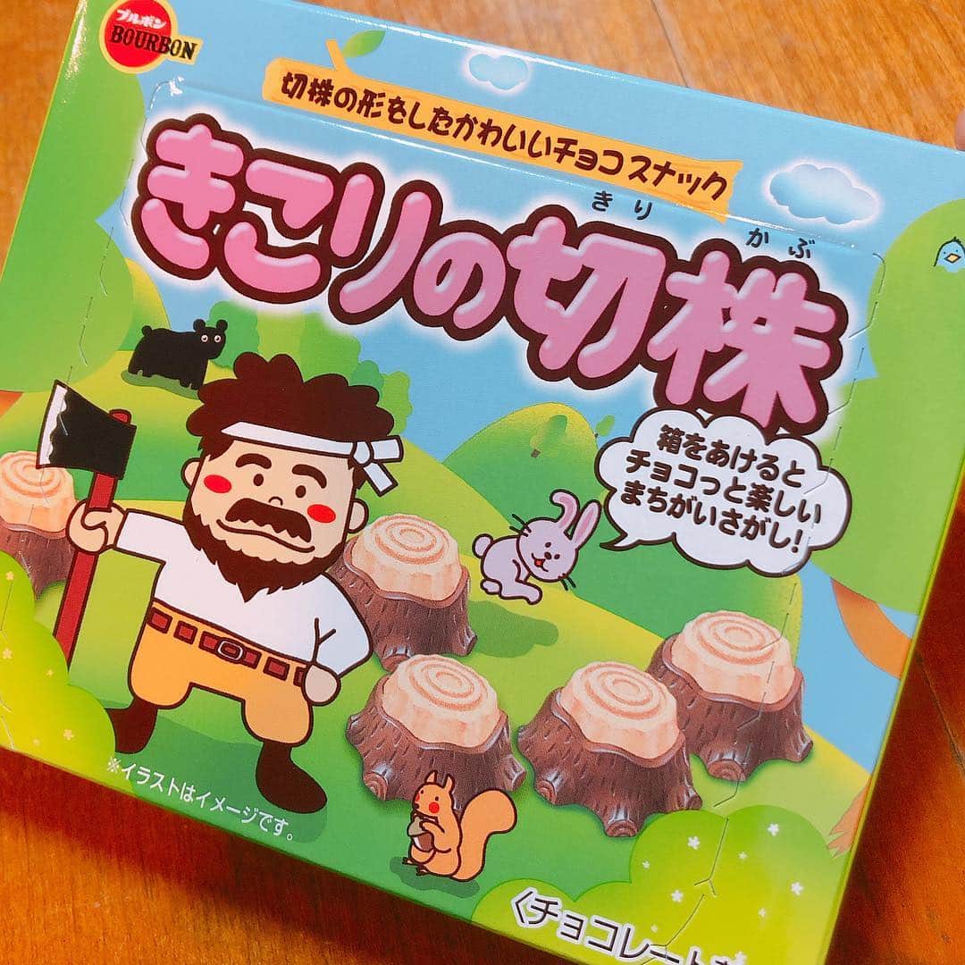 のぐちゆりのインスタグラム：「同期もりしのオススメ品。 #きこりの切株  インスタ映えだよ！！って言われたので載せます！  私はじめてこれみたのだけど、みんな知ってるのー？ちなみに味はすごい美味しかった！」