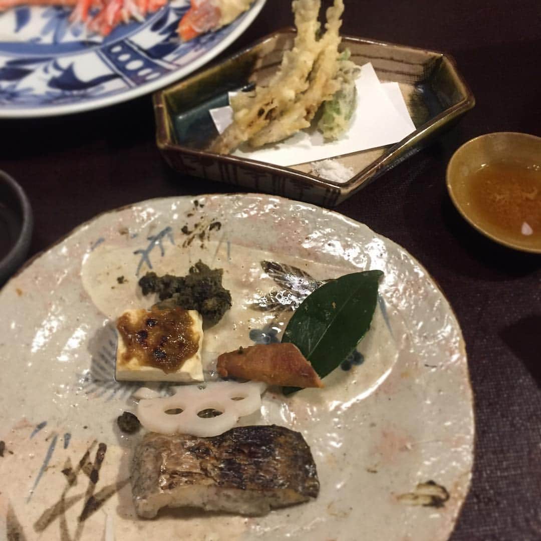 田井弘子さんのインスタグラム写真 - (田井弘子Instagram)「初！福井県に来ております！ 美味しいもの沢山頂いて、エンタメにも触れて、素敵な日を過ごさせて頂いております☆ 蟹！海の幸、最高です！ #福井県  #水蟹  #へしこ  #のどぐろ  #大信  #寿司バー」3月16日 0時17分 - hirokotai
