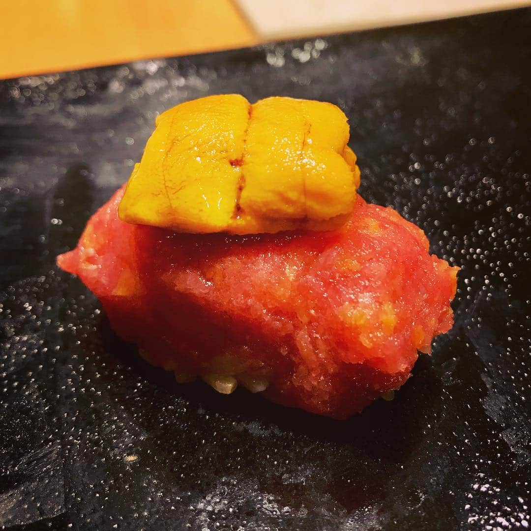 石原夕里朱さんのインスタグラム写真 - (石原夕里朱Instagram)「Dinner♡ #dinner #Nishiazabu #sushi #kaishin #yum #gourmetstagram #food #instafood #nishiazabudinner #tokyoeats #ディナー #西麻布 #鮨 #海心 #お寿司 #のどぐろ #美味しすぎて感動 #とろたくとウニの最強コラボも美味しすぎた #幸せ #また行きたいなぁ #お寿司らぶ #鮨スタグラム #西麻布グルメ #東京グルメ #りぃグルメ東京 #😋 #🍣」3月16日 0時16分 - ri_hannari