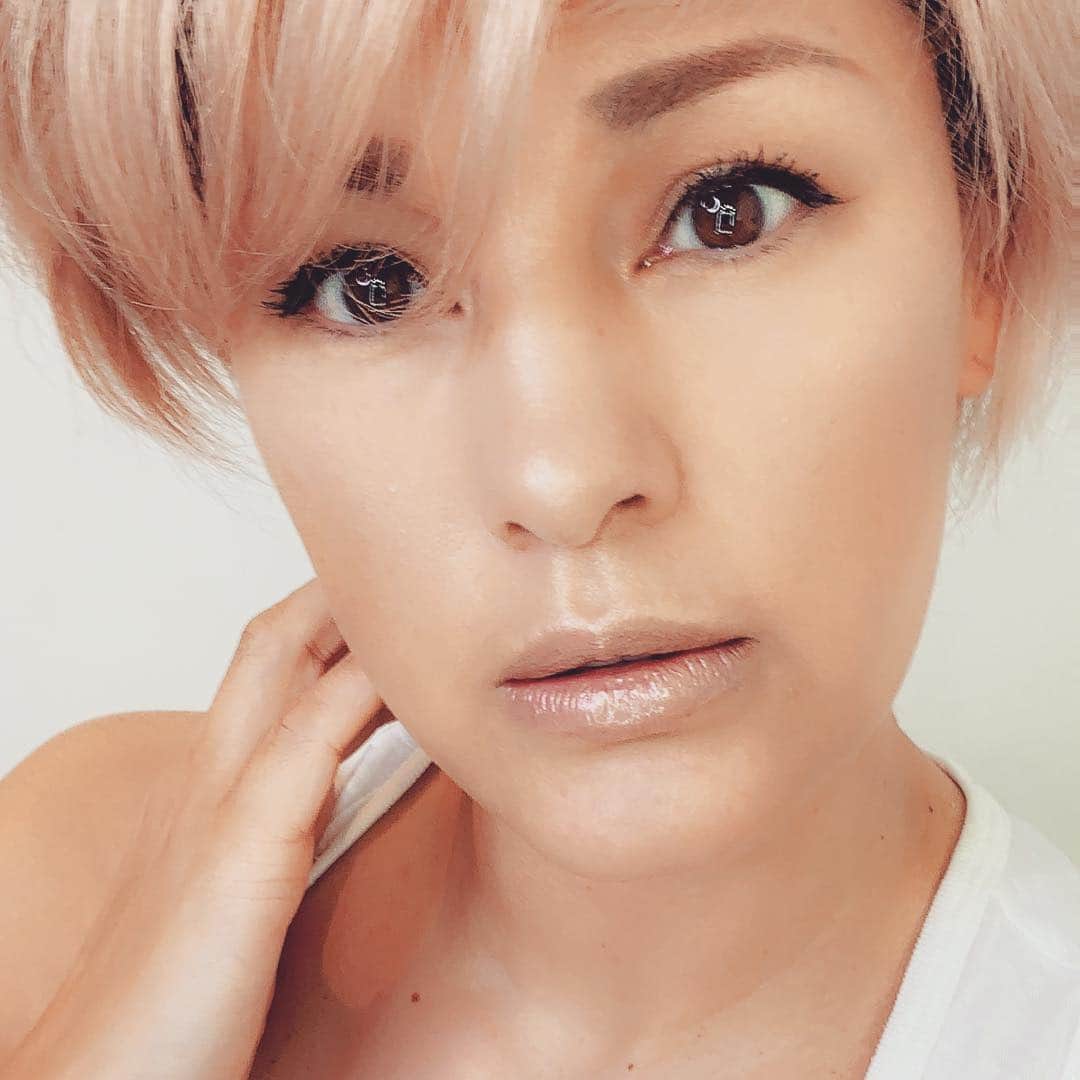 梅宮アンナさんのインスタグラム写真 - (梅宮アンナInstagram)「おやすみ😘⭐ 本日のリップは @tomfordbeauty  グロスは @nyxcosmetics  #goodnight #tomfordbeauty #nyxlipstick #gloss」3月16日 0時10分 - annaumemiya