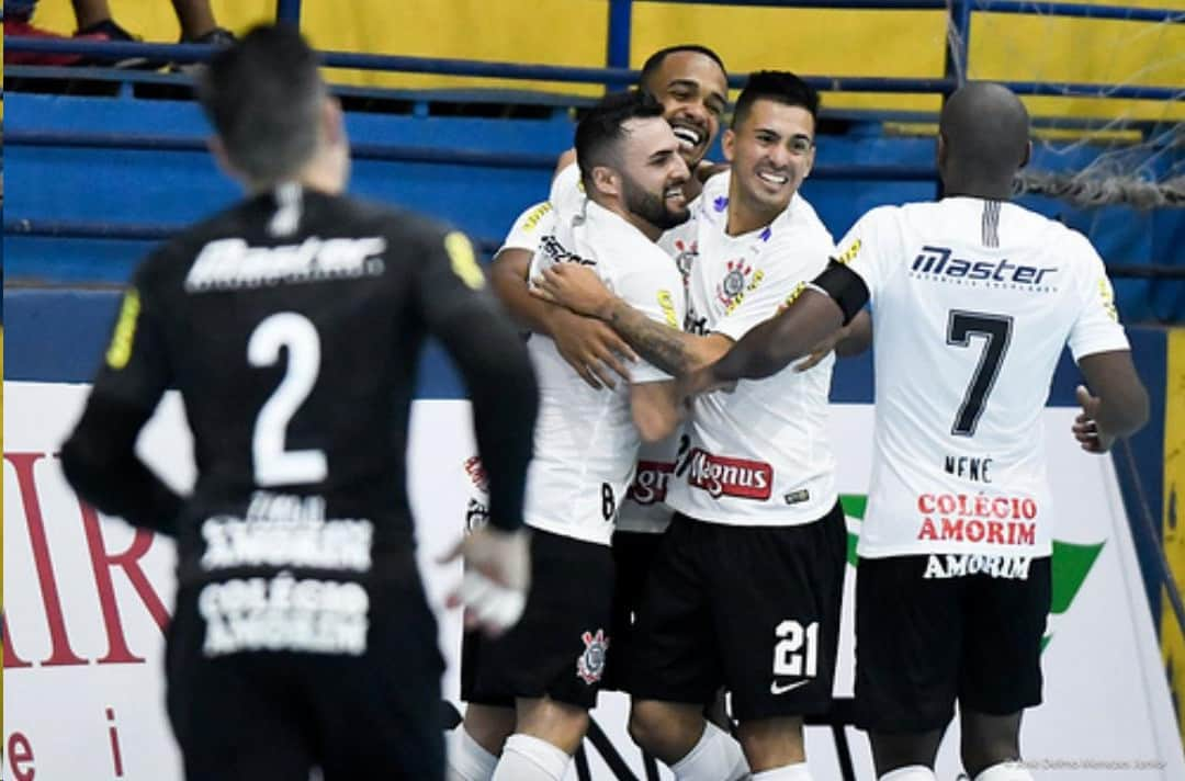 コリンチャンスさんのインスタグラム写真 - (コリンチャンスInstagram)「Ontem à noite o Corinthians conheceu o adversário na decisão da Supercopa de Futsal! Pelo título, o Timão enfrentará o Marreco-PR amanhã, às 12h30, em Francisco Beltrão-PR. O jogo terá transmissão ao vivo do @Sportv. . . 📷: José Delmo Menezes Junior . . #Futsal #TimãoPoliesportivo #VaiCorinthians」3月16日 0時13分 - corinthians