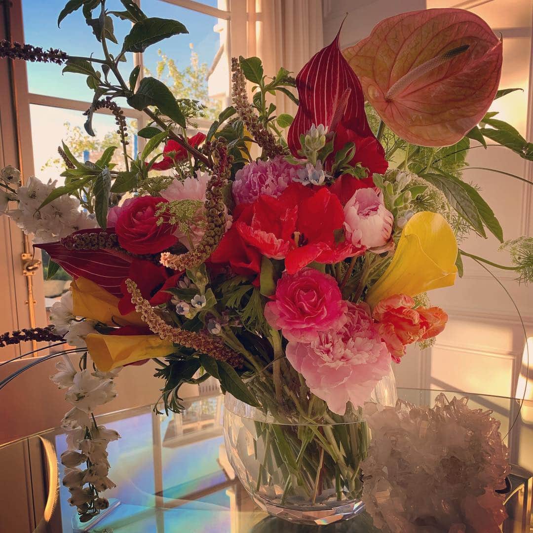ミランダ・カーさんのインスタグラム写真 - (ミランダ・カーInstagram)「The most beautiful flowers! Thank you @lieslflora 🌸🌼🌺」3月16日 0時13分 - mirandakerr
