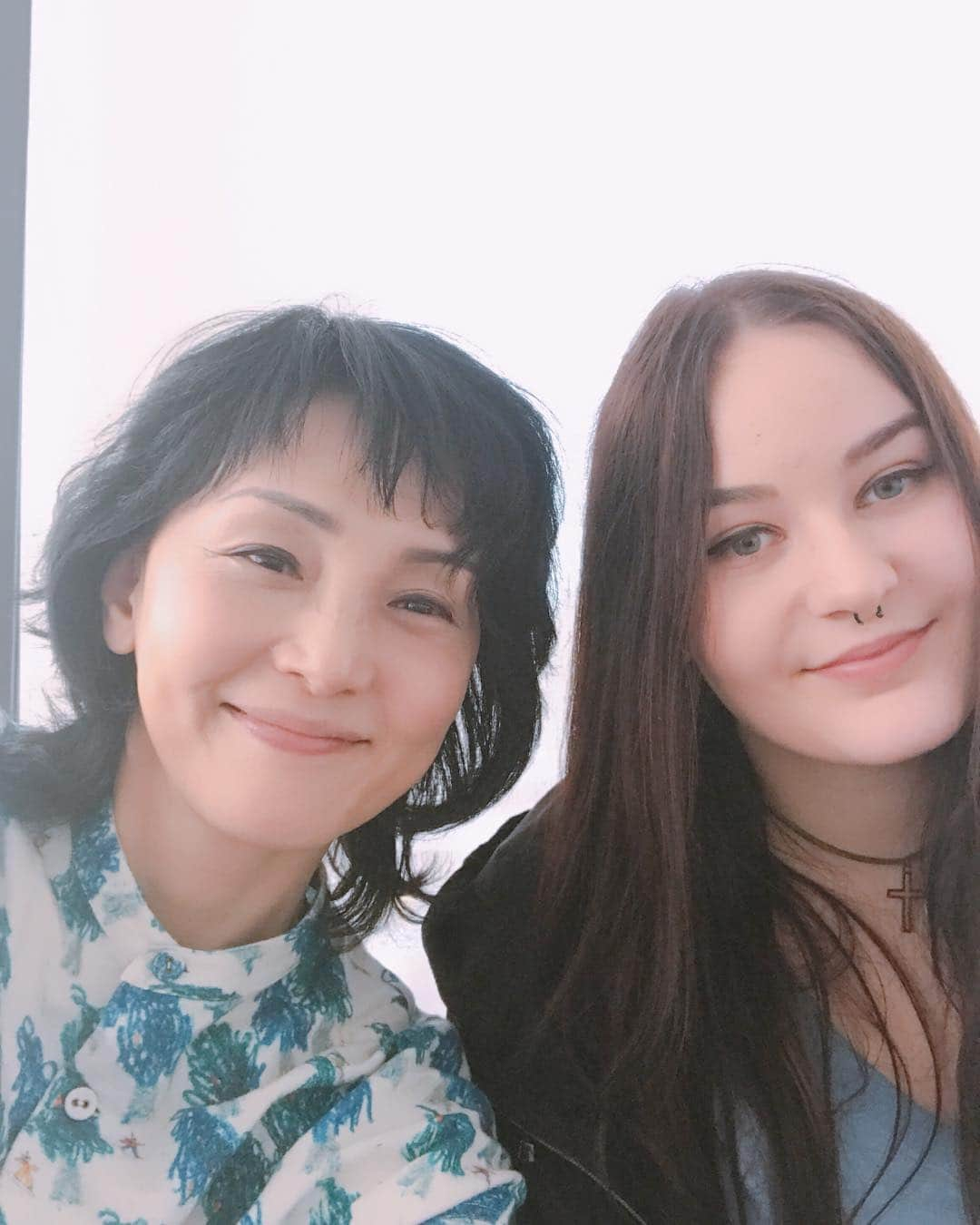 南果歩さんのインスタグラム写真 - (南果歩Instagram)「New friend Jasmin❤️ She is 19years old😊Classmate🌈 #英語プチ留学 #新しい友達 #記憶力低下でも大丈夫 #南果歩」3月16日 0時20分 - kaho_minami