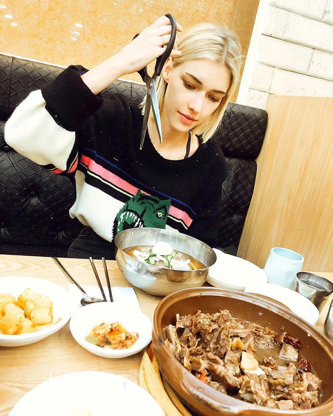 ステファニー・ミチョヴァのインスタグラム：「물냉면 미안~ Sorry Noodles 😰🍜」