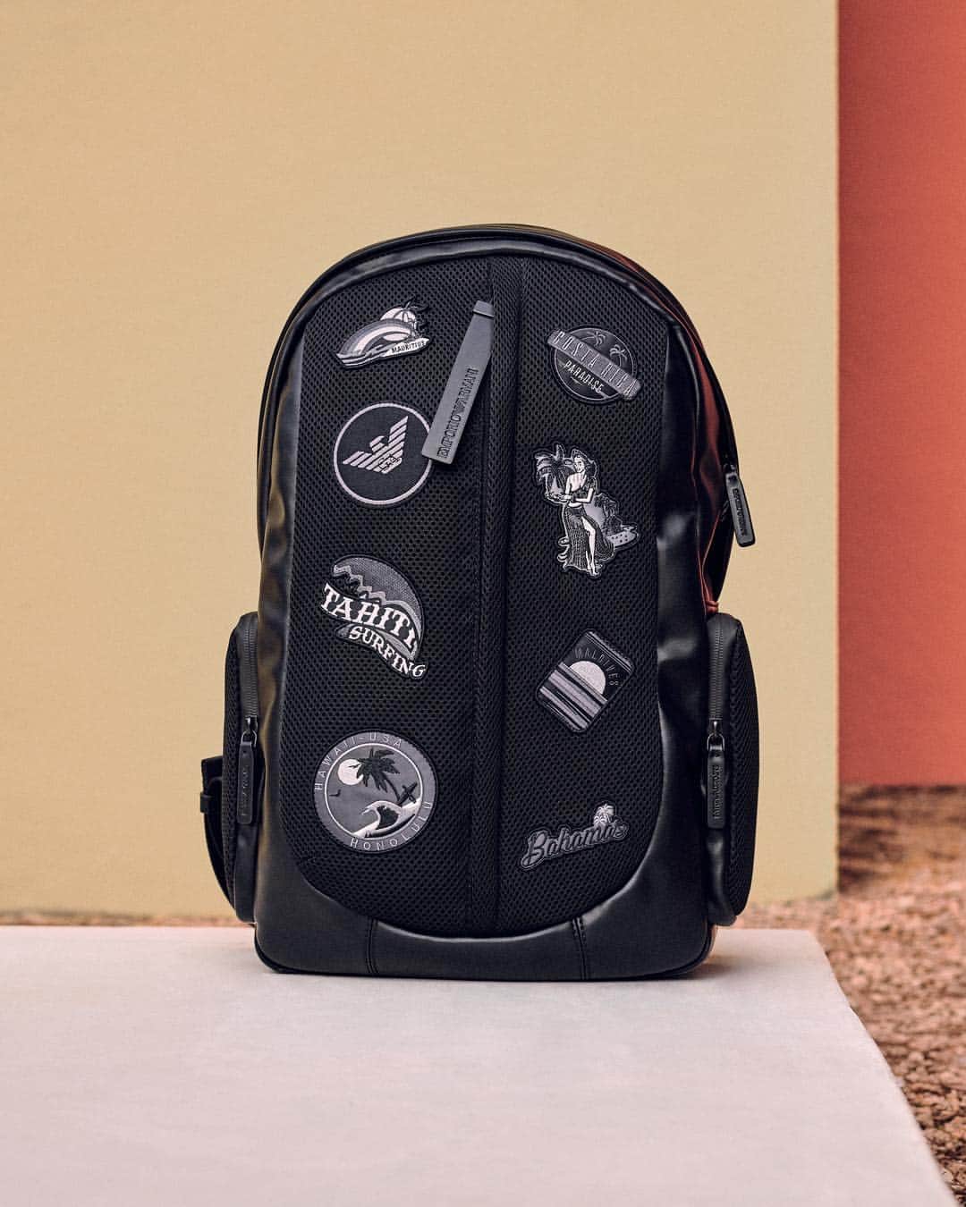 Armani Officialさんのインスタグラム写真 - (Armani OfficialInstagram)「Logo-inspired patches embellish the quintessential casual menswear accessory- the backpack. #EmporioArmani」3月16日 0時30分 - emporioarmani