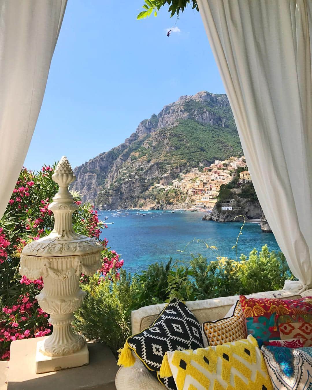 Wonderful Placesさんのインスタグラム写真 - (Wonderful PlacesInstagram)「Positano - Amalfi Coast by ✨@_letstravel_✨ follow her amazing feed! ✨@_letstravel_✨」3月16日 0時45分 - wonderful_places