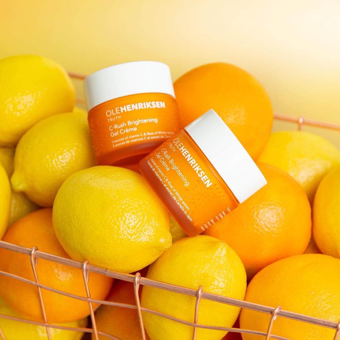 のインスタグラム：「Get your citrus together. Dry, dull skin doesn’t stand a chance against C-Rush Brightening Gel Crème. Leave an 🍊if you're loving this moisturizer ⬇️」