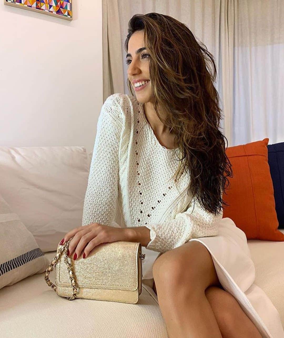 Schutzのインスタグラム：「@luizabsobral having Fun with LORENA #schutz4girls #schutzhandbags」