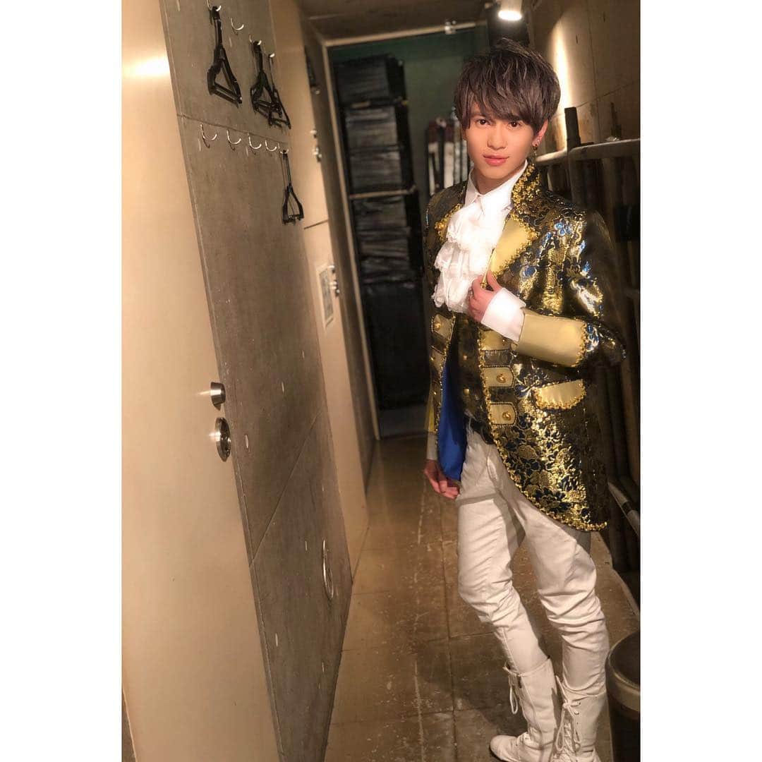 岡田鷹斗のインスタグラム：「morph-tokyo, ・ ・ ・ 貴方の王子様★ ・ ・ I want a love♡➩ ➪ ➫ ➬ ➭ ➮ ➯ ➱ ➲♡ #NEVAGIVEUP #DANCEVOCAL #IDOL #MEN #REDHARE #FASHION #LOVEME #PHOTO #KING #FACE #ネバギブ #ダンスボーカル #アイドル #イケメン #服装 #フォローお願いします #写真  #グレーアッシュ #岡田鷹斗 #貴方の王子様」