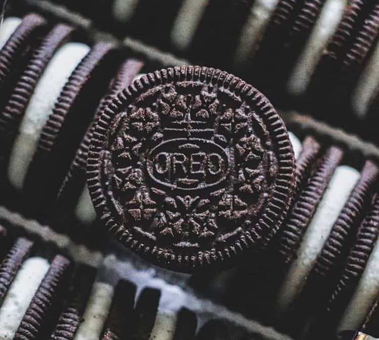 OREOさんのインスタグラム写真 - (OREOInstagram)「We're ready for our closeup 📸. Thanks for getting our good side, @life.is.a.dish. Tag us in your OREO pics — we'll share our favorites!」3月16日 0時59分 - oreo