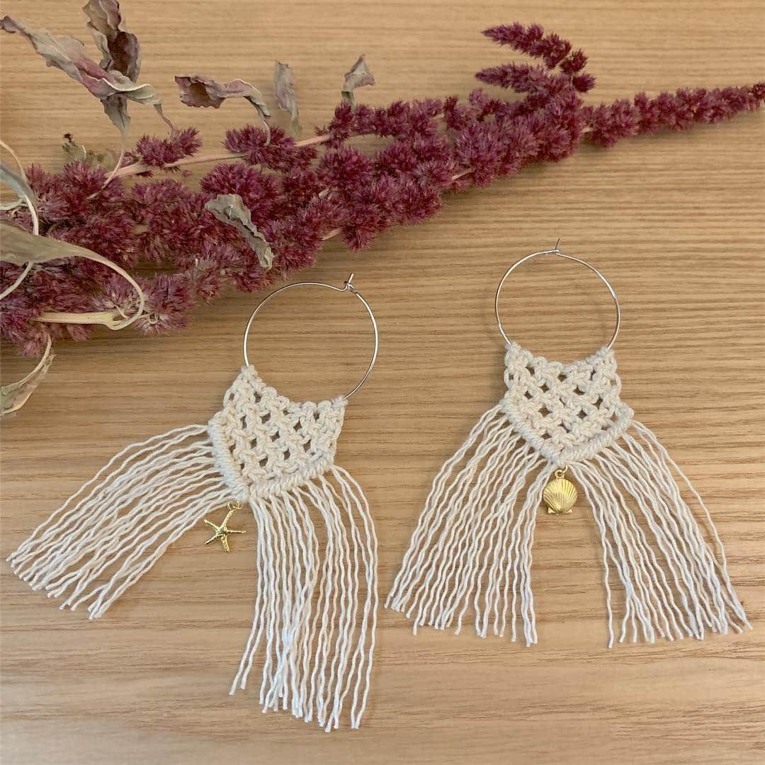 Rihwaさんのインスタグラム写真 - (RihwaInstagram)「I'm into macramé!🌸❤️🌸❤️🌸❤️ マクラメ編み楽し過ぎる！💞🌸☺️ #Rihwa #present #gift #handmade #handmadeearrings #ハンドメイド #趣味 #マクラメ #ハンドメイド #手作り #手作りアクセ #手作りピアス」3月16日 1時09分 - rihwa_official