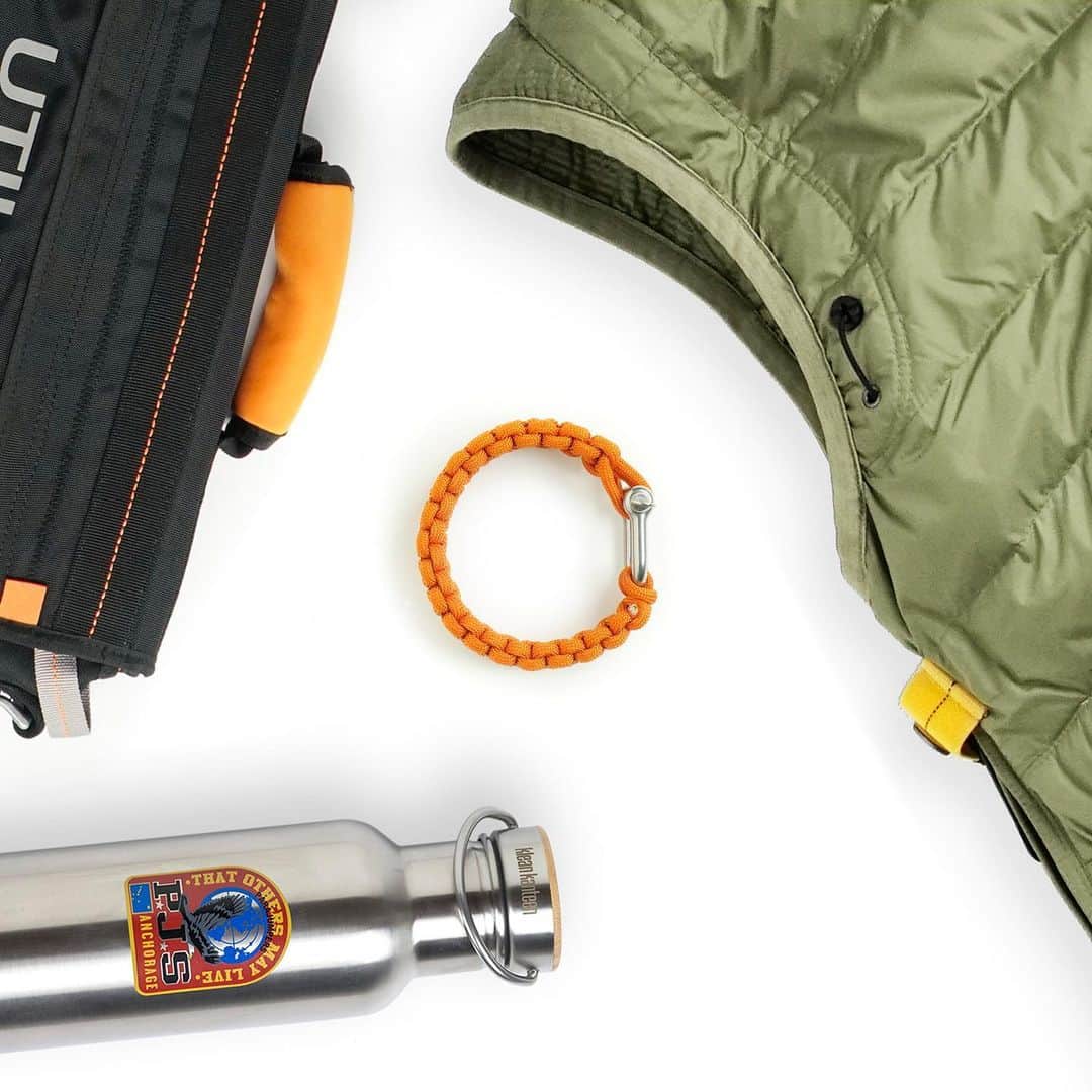 のインスタグラム：「In need of gift ideas? Look no further! . . . #parajumpers #pjs #pjsfriends #jacket #spring#summer #springsummer #springcollection#newcollection #adventurer #springtime #newin #springishere #nature#adventure #explore #travel #traveller #explorer #gift #UGO #LAPTOPBAG #CADE」