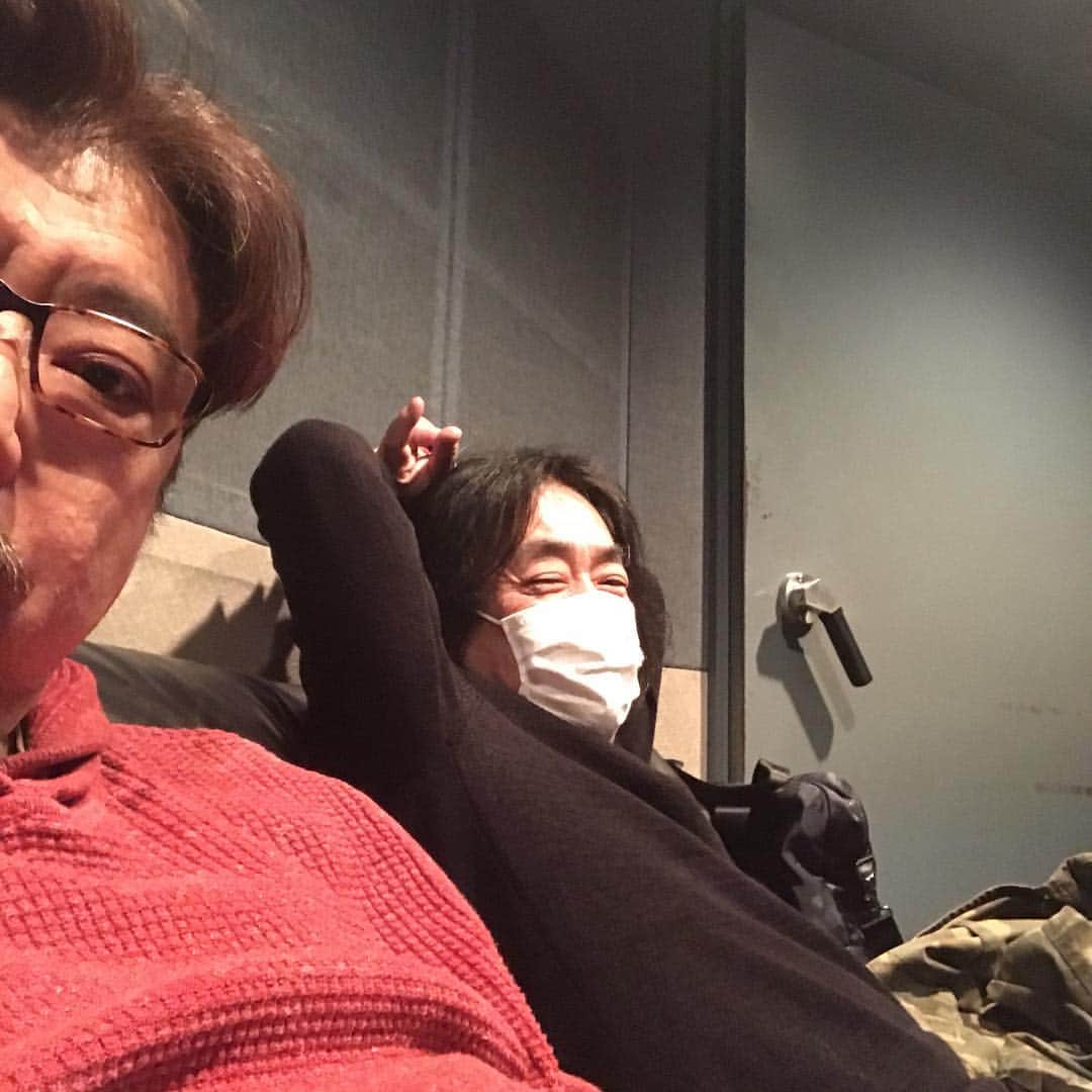 のインスタグラム：「今はおじさんと一緒 写って無いけど ワタルもトミーも近田も江口も居るよ Softsoulアルバム製作中」