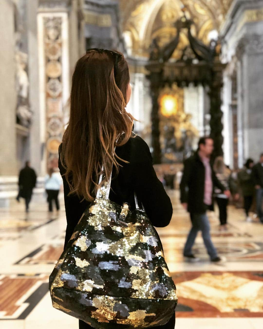 ブラジ&ブラジさんのインスタグラム写真 - (ブラジ&ブラジInstagram)「🇮🇹 half&fancy camouflage 🍂🏛 #wheninrome#rom#italy#vatican#glitter#church#brunette#girl#holiday#trip#travel#fun#happy#brasibrasi#friends#fashion#bag#sun」3月16日 1時12分 - brasibrasi