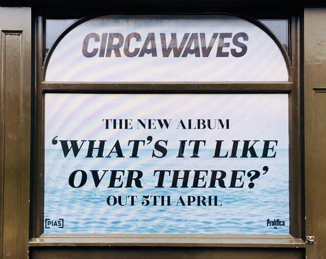 サーカ・ウェーヴスさんのインスタグラム写真 - (サーカ・ウェーヴスInstagram)「Our good friends Alex Trimble From @twodoorcinemaclub, Theo Ellis from @wolfaliceband and @rossypix from Radio X will be spinning some tunes along with ourselves at our very own pub The Circa Waves Tavern this Tuesday night!  There are gonna be guitars laying about too so you never know... Sign up from link in bio for access. Must be +18.」3月16日 1時19分 - circawaves