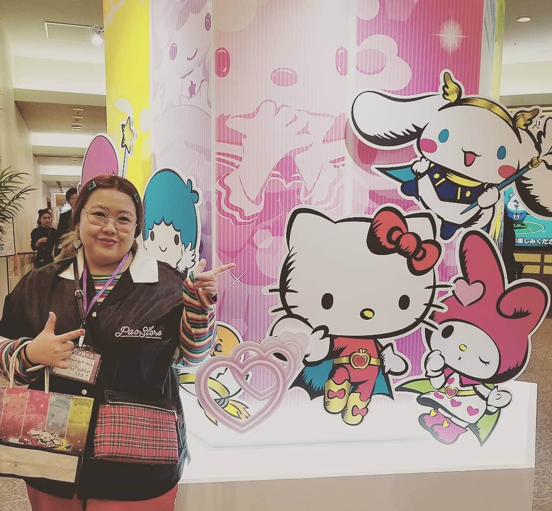 ミナコさんのインスタグラム写真 - (ミナコInstagram)「❤❤SANRIOEXPO2019❤❤ サンリオさん展示会行かせて頂きました🍑🍑🍑🍑 本当にとにかく💜可愛くてかわいくてカワイクテ💜素敵な空間でした❤❤❤❤ #sanrioexpo  #サンリオ  #サンリオピューロランド  #展示会 #かわいい  #ハローキティー  #キキララ #マイメロディー #ぐでたま #映え  #映えスポット #plusmodel #plusfashion #curvyfashion #curvywomen #curvy#棉花糖女孩#肉肉女 #plussize#ぽっちゃり#ぽちゃコーデ#ぽちゃかわ#激ぽちゃ#ミケポ#デブカワ#ぽっちゃり好きと繋がりたい#デブ女#巨尻#メイク######」3月16日 1時25分 - mi7kooooo