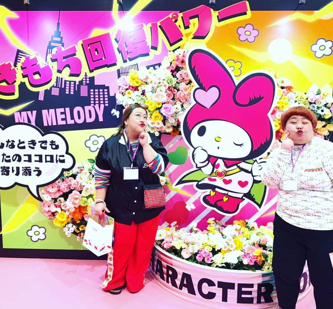 ミナコさんのインスタグラム写真 - (ミナコInstagram)「❤❤SANRIOEXPO2019❤❤ サンリオさん展示会行かせて頂きました🍑🍑🍑🍑 本当にとにかく💜可愛くてかわいくてカワイクテ💜素敵な空間でした❤❤❤❤ #sanrioexpo  #サンリオ  #サンリオピューロランド  #展示会 #かわいい  #ハローキティー  #キキララ #マイメロディー #ぐでたま #映え  #映えスポット #plusmodel #plusfashion #curvyfashion #curvywomen #curvy#棉花糖女孩#肉肉女 #plussize#ぽっちゃり#ぽちゃコーデ#ぽちゃかわ#激ぽちゃ#ミケポ#デブカワ#ぽっちゃり好きと繋がりたい#デブ女#巨尻#メイク######」3月16日 1時25分 - mi7kooooo