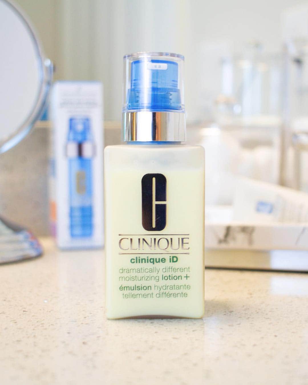 のインスタグラム：「Double-tap if you’ve already found your #CliniqueiD ❤️ or head to clinique.com/cliniqueiD to discover yours now. ✨ 📸: @socialparenting #parabenfree #fragrancefree #happyskin」