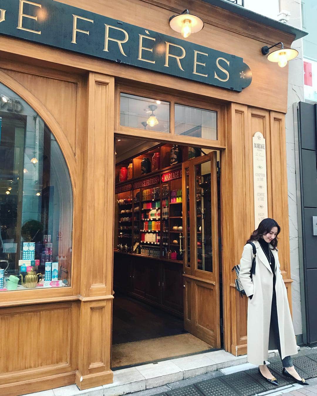 松本リコのインスタグラム：「・ ・ ・ ・ MARIAGES FRÈRES 銀座店 ( @mariagefreresofficial ) 紅茶専門店でカフェしてきた♡ ・ うちはタイビューティーっていう 紅茶を注文♪香り良すぎてうっとり しちゃった(笑) ・ 絶対リピートしたくなるお店でした！ ・ 住所：東京都中央区銀座5-5-6 営業時間：11:00~20:00 ・ ・ ・ #mariagesfreres #マリアージュフレール  #銀座 #カフェ #cafe #japanesegirl #japangirl #japanesemodel #japanmodel #yahoo #お洒落 #インスタグラマー  #インフルエンサー #撮影 #ハーフ顔 #ハーフモデル #fashion #通販モデル #ファッション #楽天 #通販」