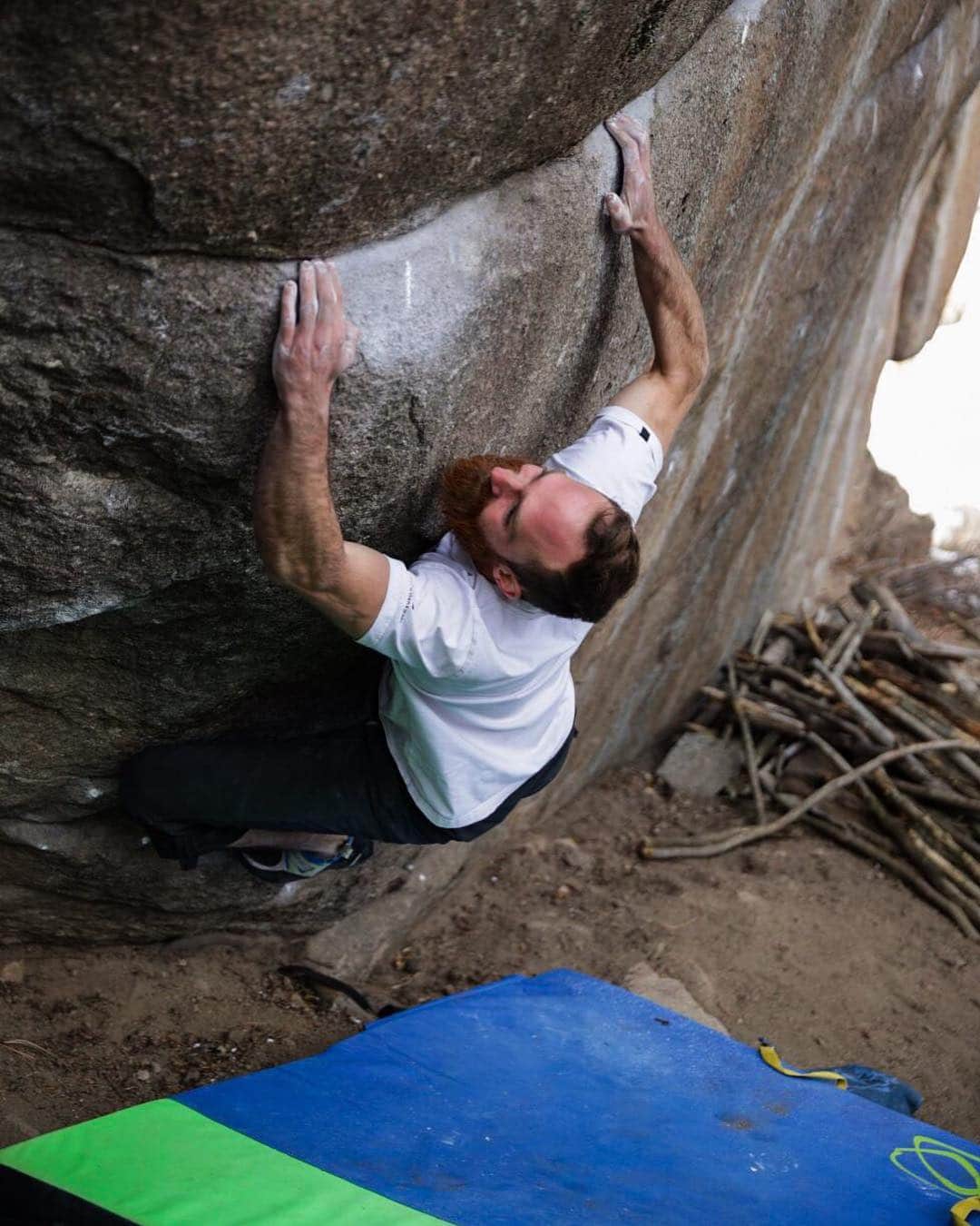 ポール・ロビンソンのインスタグラム：「Fun times out in the woods the other day with @jeremy_fullerton and @bhkillian ! Really looking forward for the crew to get back on “wanderlust” again soon! Here is a shot of Jeremy working out the bottom. #bouldering #asanaclimbing #everythingbouldering」