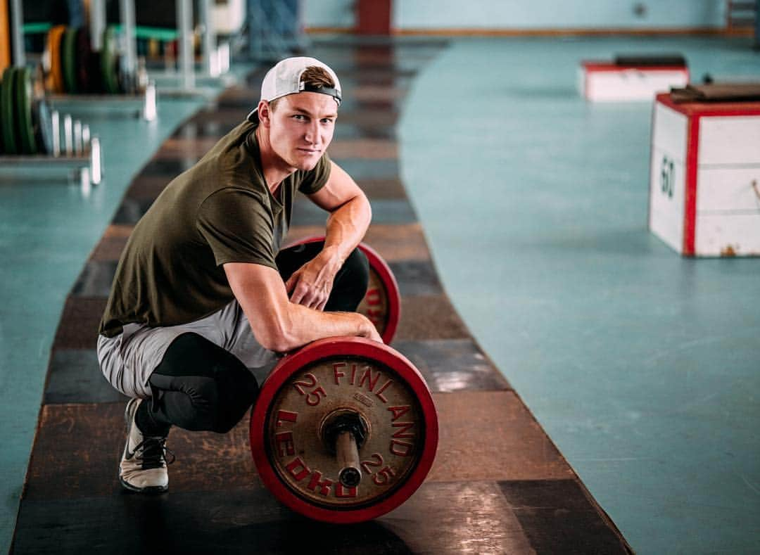 トーマス・レーラーさんのインスタグラム写真 - (トーマス・レーラーInstagram)「Relaxed look. But more to come. 🤫 #crossfit #athletic #athletelife #trackandfield #throwers #fitgoals #fitspo #weightlifting #nikepro」3月16日 2時15分 - thomasroehler