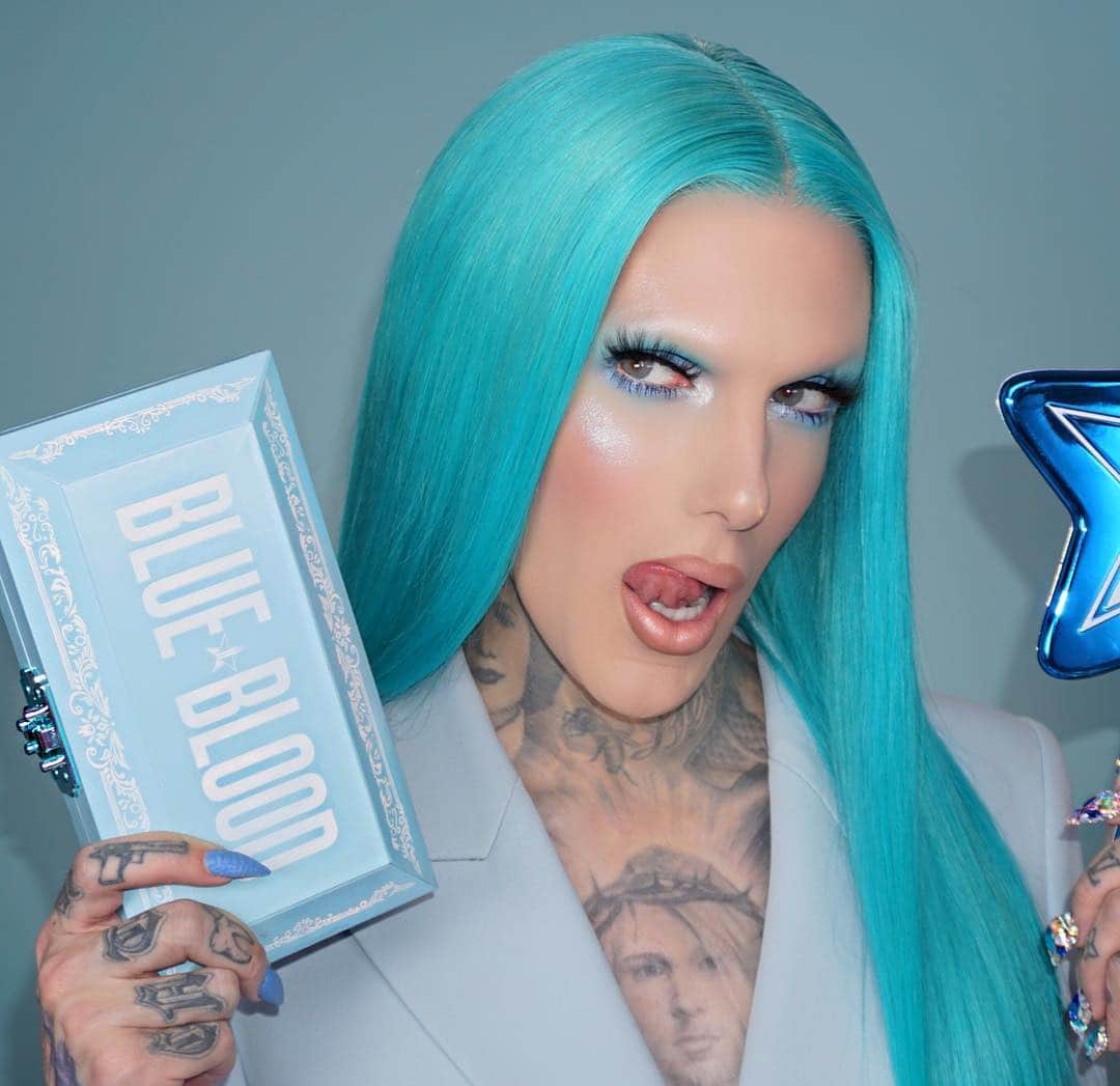 Jeffree Star Cosmeticsさんのインスタグラム写真 - (Jeffree Star CosmeticsInstagram)「Our entire #BlueBlood collection has just been revealed on Jeffree’s channel!!!!!! 💦💙 Link in our bio!!!! #jeffreestarcosmetics #bluebloodpalette #bloodsugarpalette」3月16日 2時17分 - jeffreestarcosmetics