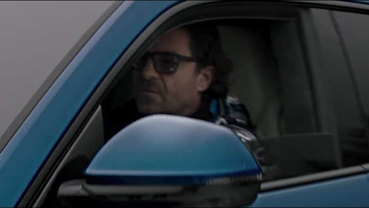 ランボルギーニのインスタグラム：「Alberto Tomba, Olympic and World Ski Champion, retired from skiing twenty-one years ago, but snow is still his natural environment. And he chose a new way to challenge the ski slopes: Lamborghini Urus. Watch the full video on YouTube and keep following the story. To be continued…  #Lamborghini #Urus #SinceWeMadeItPossible #MastersOfPerformances」